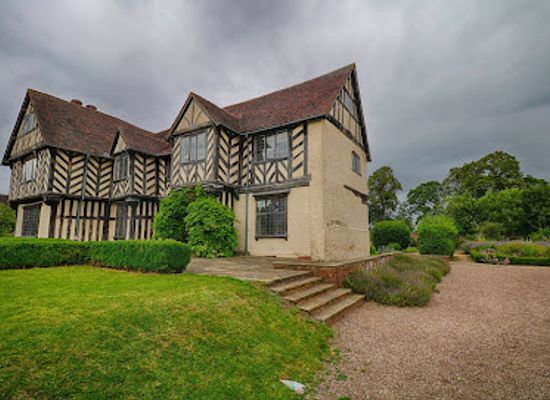 united-kingdom/west-midlands/landmark/blakesley-hall-museum