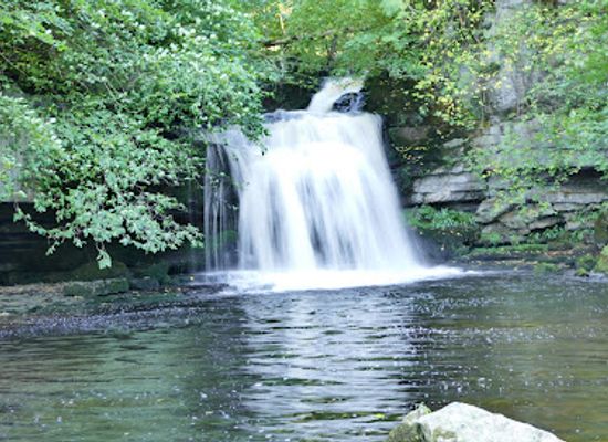 united-kingdom/yorkshire-dales-national-park/landmark/cauldron-falls