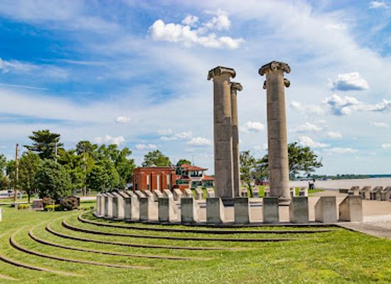 indiana/southern-indiana/landmark/four-freedoms-monument