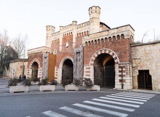 italy/verona/veronetta/landmark/porta-vesco-verona