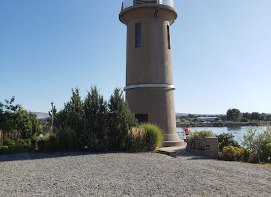 washington/kennewick/landmark/clover-island-viewpoint