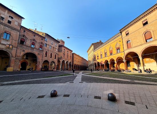 italy/bologna/landmark/piazza-santo-stefano
