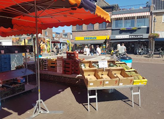netherlands/egmond-aan-zee/landmark/weekmarkt-egmond-aan-zee