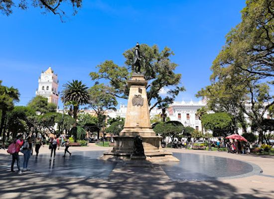 bolivia/sucre/los-pinos/landmark/plaza-25-de-mayo