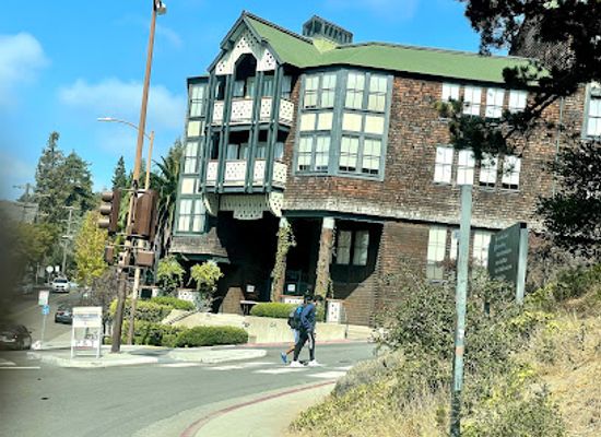 california/berkeley/uc-berkeley-campus/landmark/founders-rock
