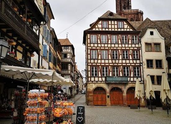 france/alsace/landmark/pl-du-marche-aux-cochons-de-lait