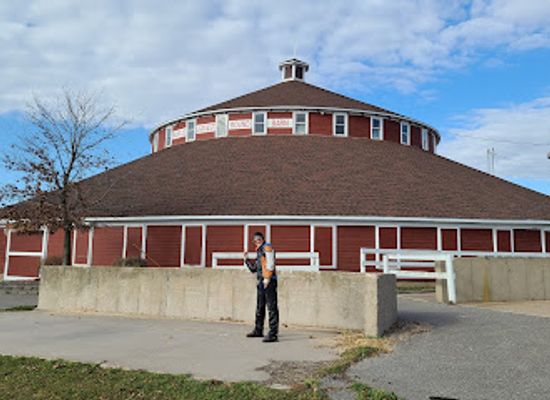 wisconsin/central-wisconsin/landmark/world-s-largest-round-barn