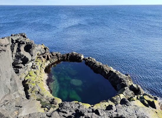 iceland/reykjanes-peninsula/landmark/brimketill-lava-rock-pool-parking