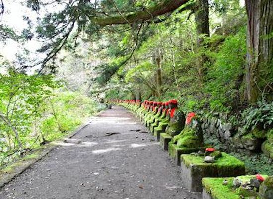 japan/shimotsuke/landmark/narabi-jizo