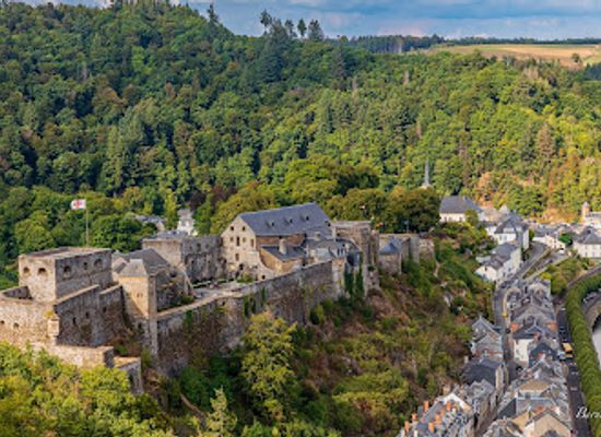 belgium/ardennes-mountains/landmark/bouillon-castle
