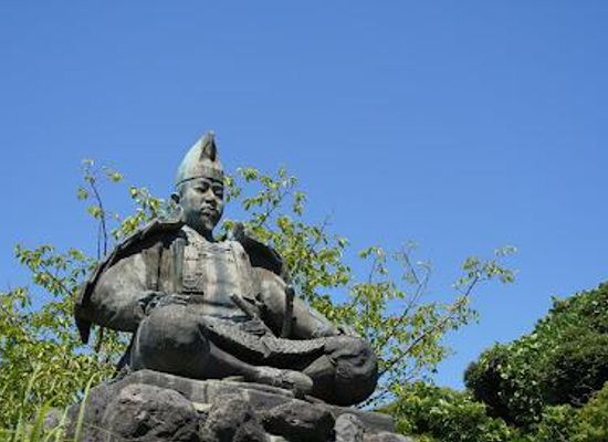 japan/sagami/landmark/statue-of-minamoto-no-yoritomo