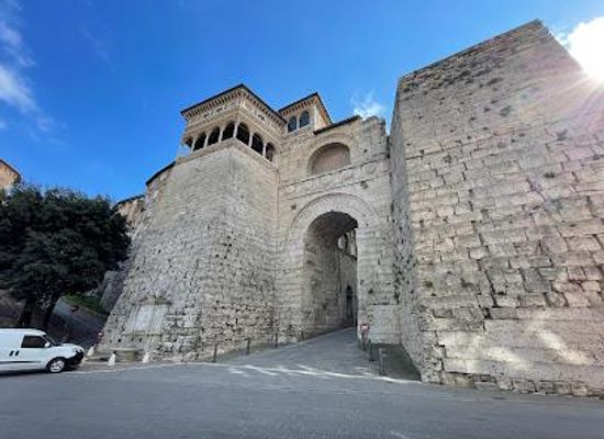 italy/montepulciano/landmark/etruscan-arch