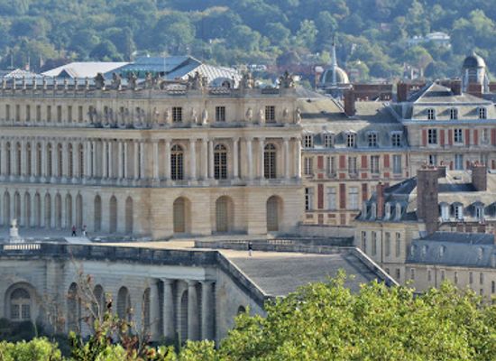 france/versailles/chateau-de-versailles/landmark/view-on-the-palace-of-versailles