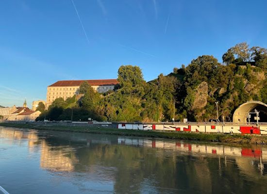 austria/linz/landmark/schiffsanlegestelle-linz-schloss-nr-11