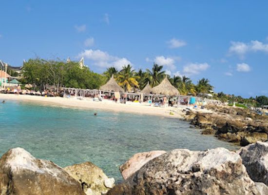 curacao/jan-thiel-beach/landmark/jan-thielbaai