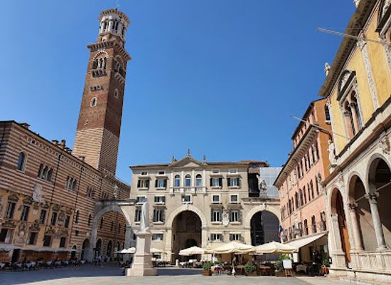 italy/verona/verona-city-centre/landmark/scaliger-tombs