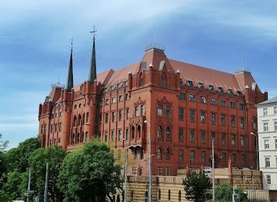 poland/szczecin/landmark/red-townhall