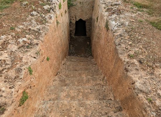 cyprus/paphos-district/landmark/tomb-5