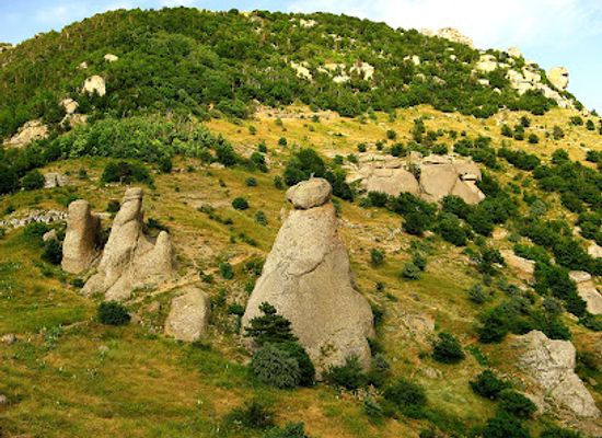 ukraine/crimean-peninsula/landmark/the-valley-of-ghosts