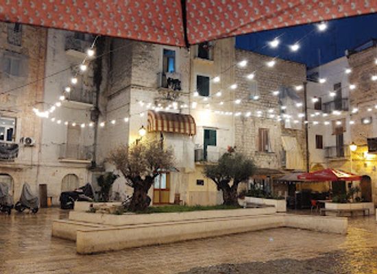 italy/bari/madonnella/landmark/largo-albicocca-piazza-degli-innamorati