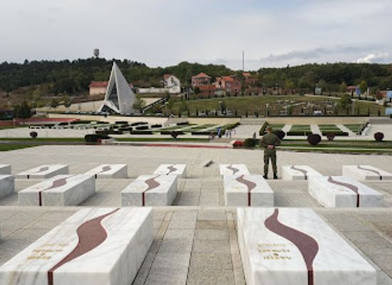 kosovo/lab/landmark/memorial-complex-adem-jashari