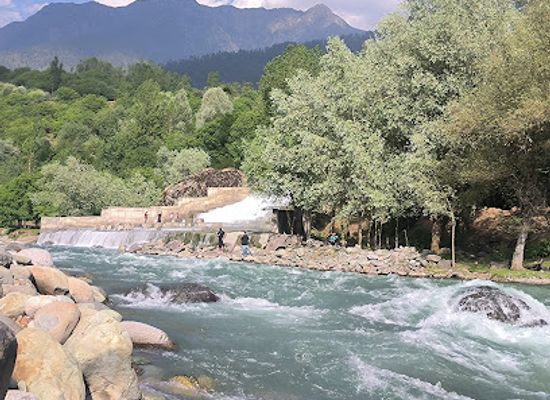 india/kashmir-great-lakes/landmark/waterfall-ganderbal