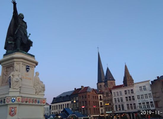 belgium/ghent/kouter/landmark/graffiti-street