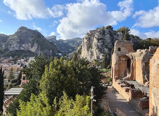 italy/taormina/landmark/taormina-sicily-night-walk