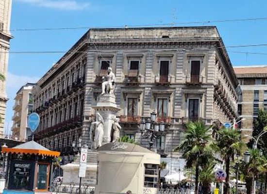 italy/taormina/landmark/piazza-stesicoro