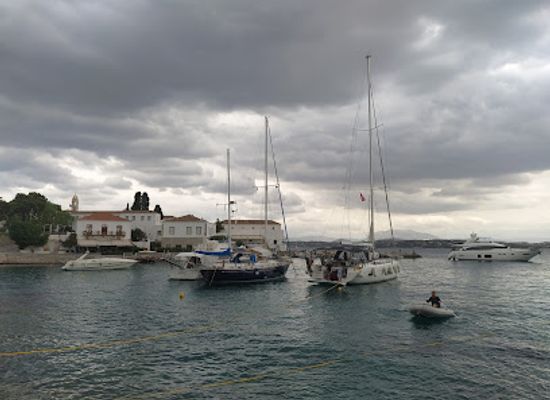 greece/attica/landmark/lavrio-port