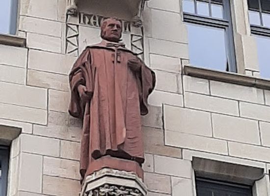 germany/stuttgart/mitte/landmark/hegelstatue