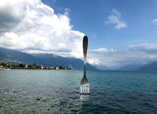 switzerland/vevey/landmark/statue-charlie-chaplin