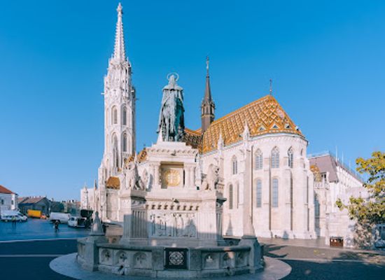 hungary/budapest/landmark/statue-of-st-stephen-i