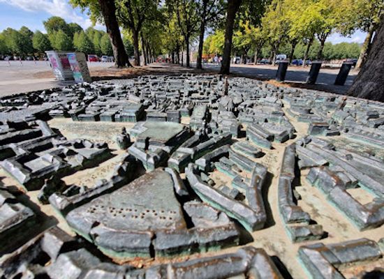germany/munster/landmark/bronzemodell-des-schlosses-und-der-innenstadt