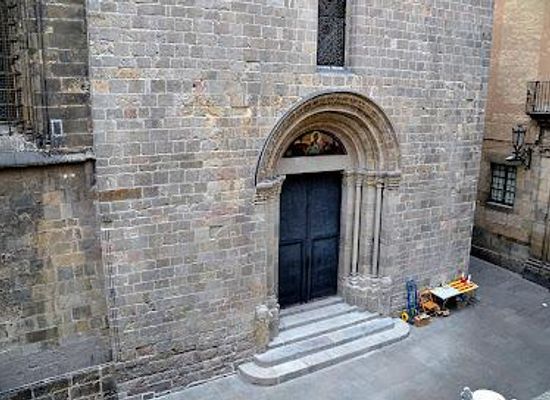 spain/barcelona/landmark/capella-de-santa-llucia