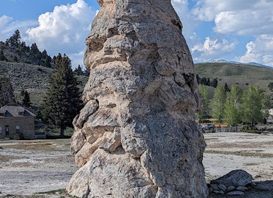 montana/yellowstone-national-park/landmark/mammoth-hot-springs
