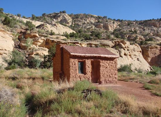utah/capitol-reef-national-park/landmark/behunin-cabin