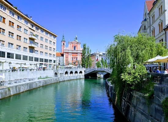 slovenia/ljubljana/landmark/wine-tasting-ljubljana-slovenian-wine