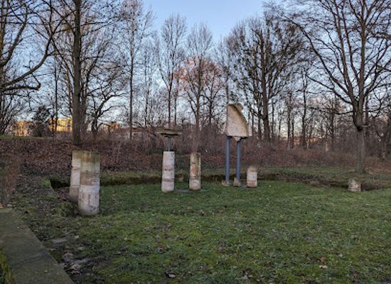 germany/dresden/landmark/kunstliche-ruine-denkmal