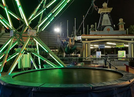 florida/orlando-theme-parks/landmark/magical-midway-arcade-slingshot