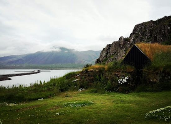 iceland/borgarnes/landmark/hlioartunshusin