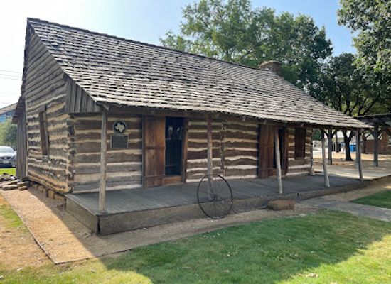texas/north-texas/landmark/torian-log-cabin