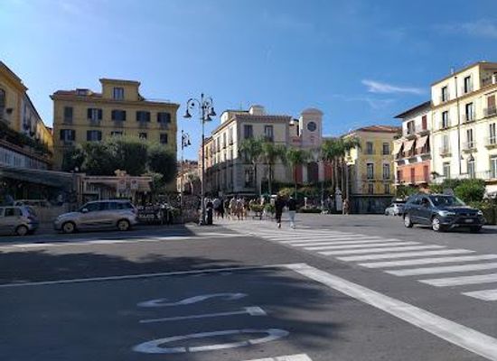 italy/campania/landmark/piazza-torquato-tasso