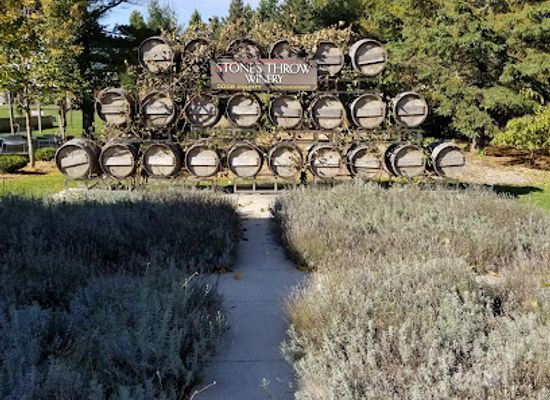 wisconsin/door-county/landmark/stone-s-throw-winery