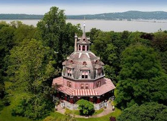 new-jersey/watchung-mountains/landmark/the-armour-stiner-octagon-house