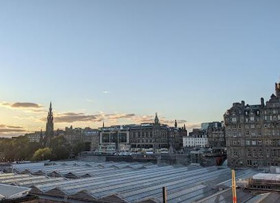 united-kingdom/edinburgh/landmark/north-bridge