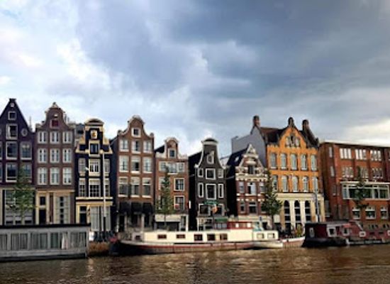 netherlands/amsterdam/jordaan/landmark/best-bench-in-town
