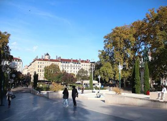 france/lyon/landmark/pl-carnot