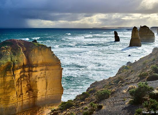 australia/great-ocean-road/landmark/twelve-apostles