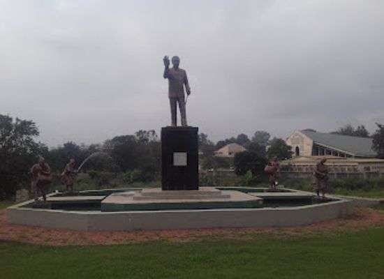 ghana/kumasi/asokwa/landmark/kwame-nkrumah-s-statue-and-fountain